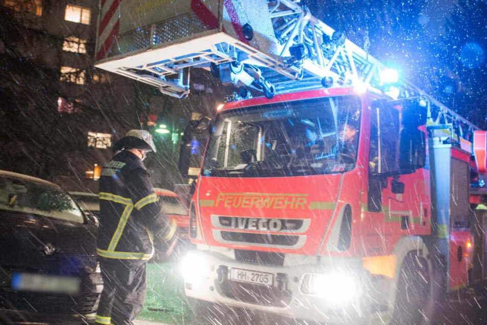 Die Hamburger Feuerwehr konnte acht Personen retten (Symbolbild)