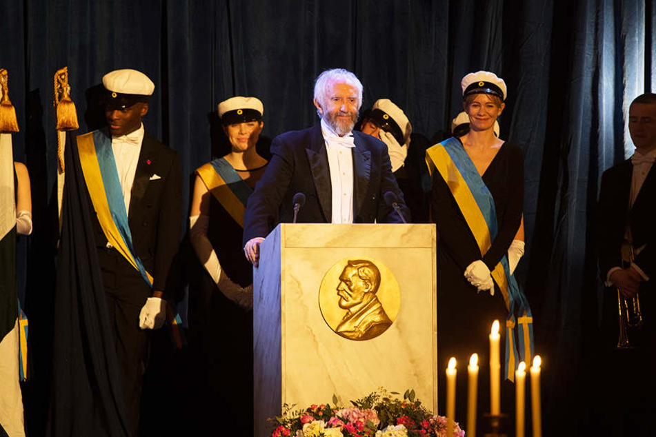 Joe Castleman (Joanthan Pryce) dankt in seiner Rede vor allem seiner Frau Joan (Glenn Close).