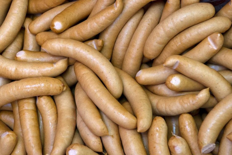 Rund 3250 Tonnen Würstchen mussten zurückgerufen werden. (Symbolbild)