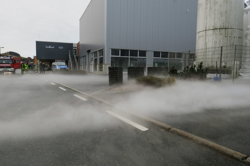 Der ausgetretene Nebel deutet auf ein Leck des Stickstofftankes hin.