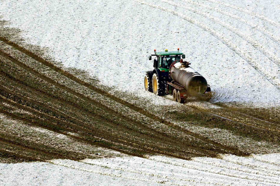 Bei gefrorenen und schneebedeckten Böden ist das Düngen untersagt, da drohen Strafen.
