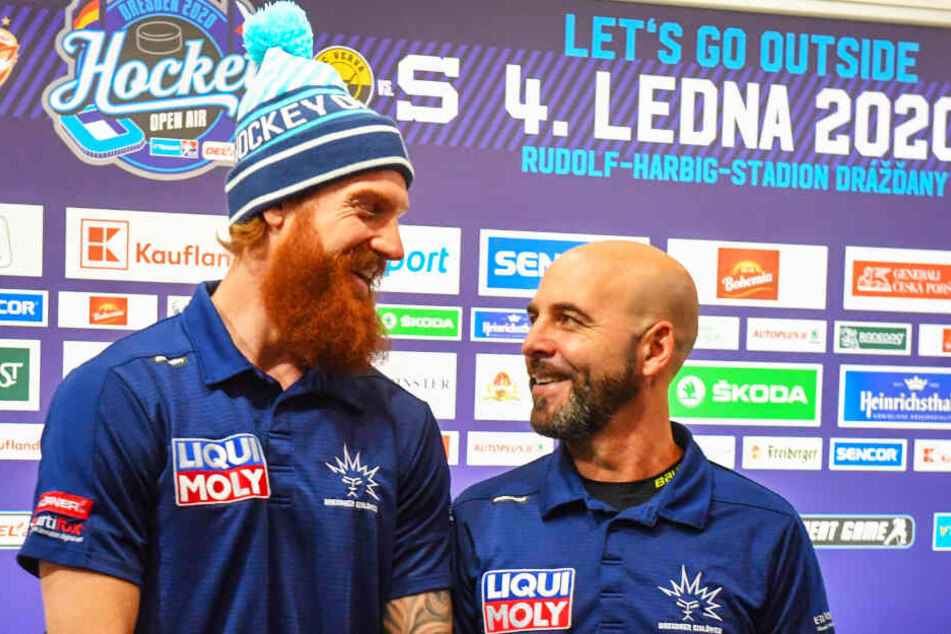 Eislöwen-Kapitän Thomas Pielmeier (l.) und Coach Rico Rossi waren am Freitag bestens gelaunt, ihr Ziel ist klar: Derbysieg!