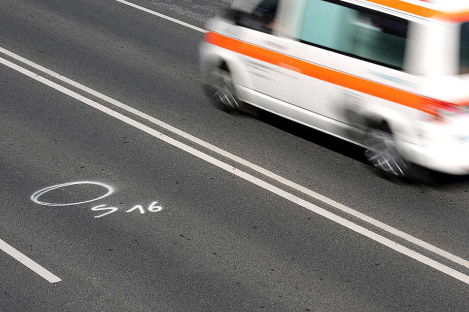 Der Wagen wurde bei dem Unfall beschädigt, aber die Fahrerin blieb unverletzt. (Symbolbild)