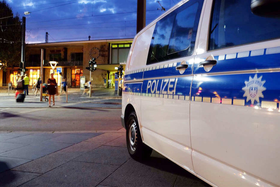 Ein 24-Jähriger muss nun mit einer Anzeige wegen Behinderung von hilfeleistenden Personen rechnen.