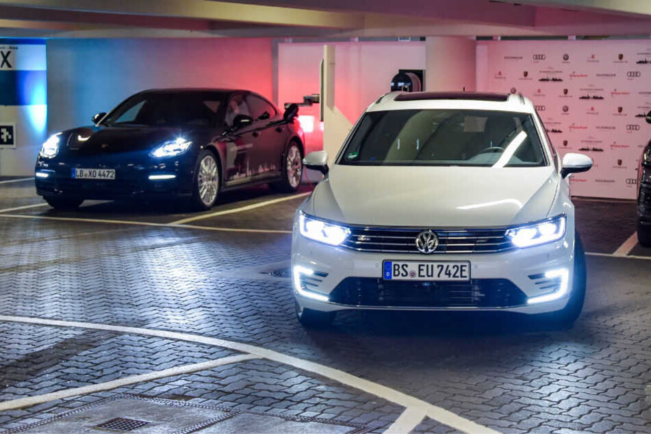 Am Hamburger Flughafen läuft der Test für selbstparkende Autos. (Symbolbild)