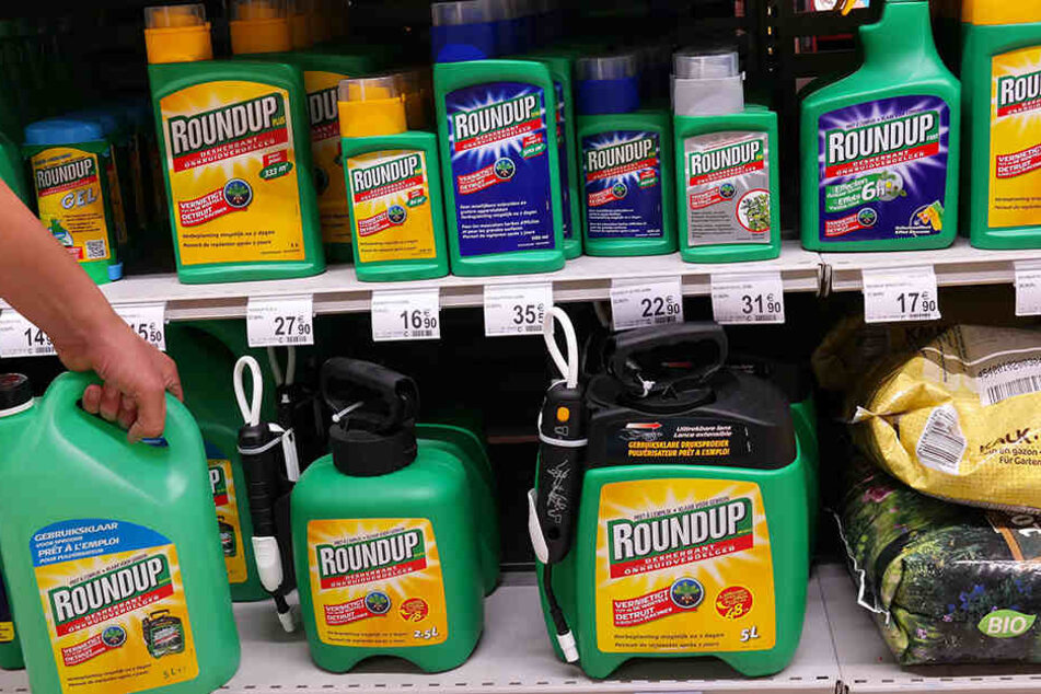 Glyphosat steckt unter anderem in Unkrautvernichtungsmitteln. Darüber gelangt es auch in unsere Nahrung.