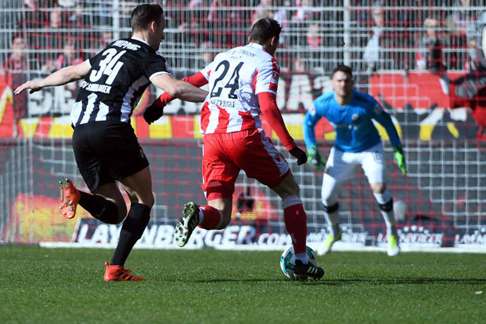 Steven Skrzybski auf dem Weg zum 1:0 für die Eisernen.