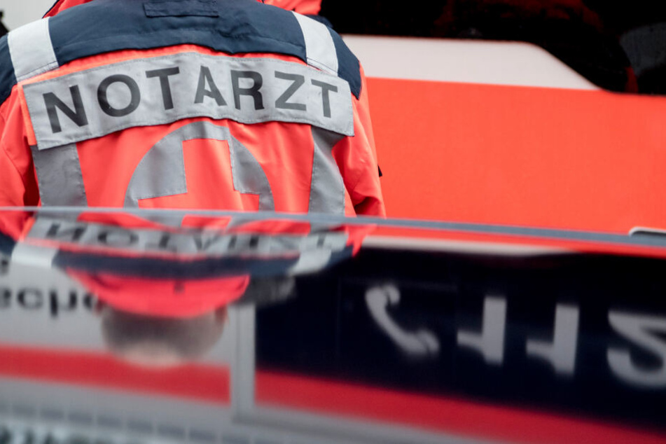Die Rettungskräfte konnten das Leben des Geisterfahrers nicht retten. (Symbolbild)