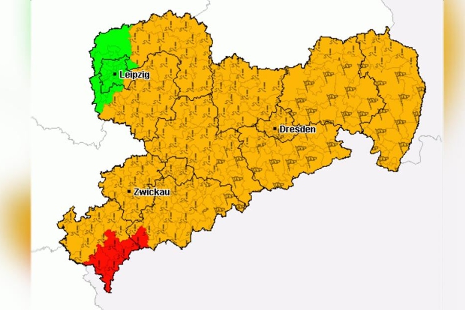 In Teilen Sachsens gilt Warnstufe Rot. Hier wird vor Glatteisregen gewarnt.
