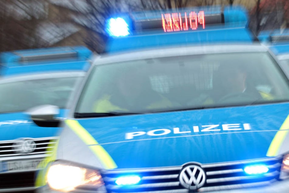 Die Polizei fahndet nach dem flüchtigen Tatverdächtigen (Symbolbild).