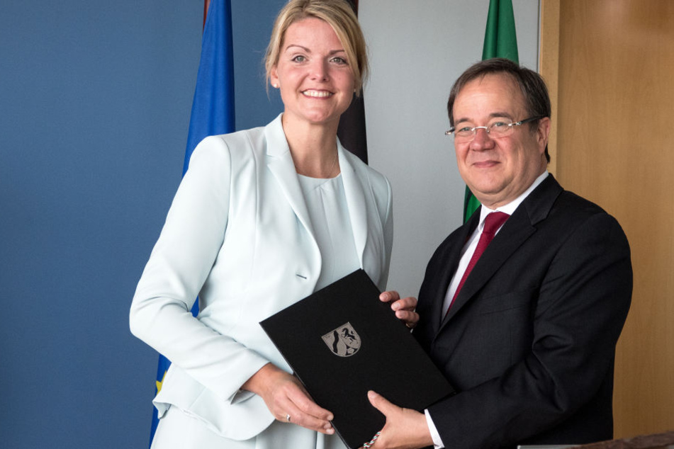 Da war die Welt noch in Ordnung: Christina Schulze Föcking und NRW-Ministerpräsident Armin Laschet bei der Ernennung zur Agrarministerin.