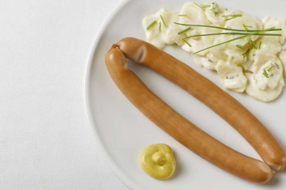 Würstchen mit Senf wurden in den "rumpelfreien Restaurants" millionenfach verputzt.