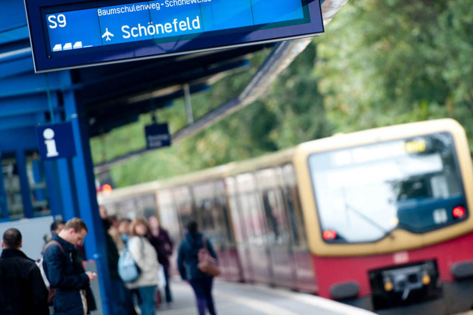 Am S-Bahnhof Treptower Park ist derzeit mit Verspätungen und Zugausfällen zu rechnen.