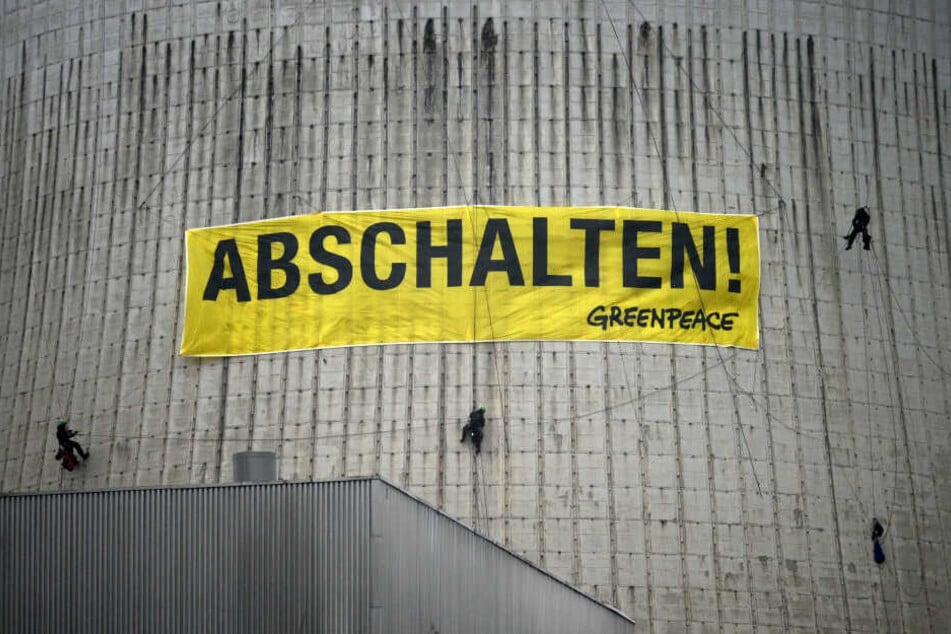 Mit der Aktion will Greenpaece auf die schleppende Umsetzung des Kohlekompromisses aufmerksam machen.