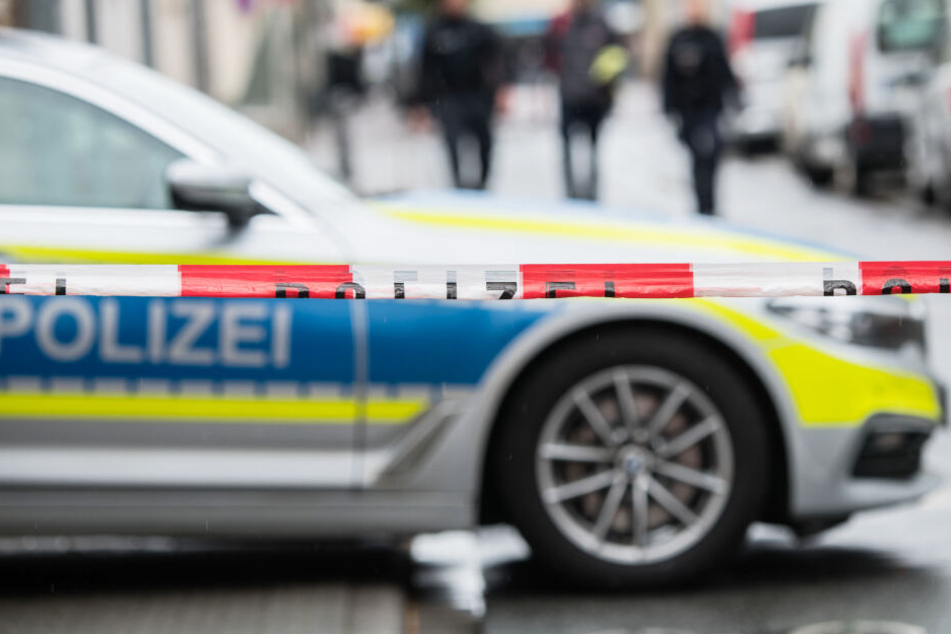 Die Polizei hat den Tatort abgesperrt. (Symbolbild)