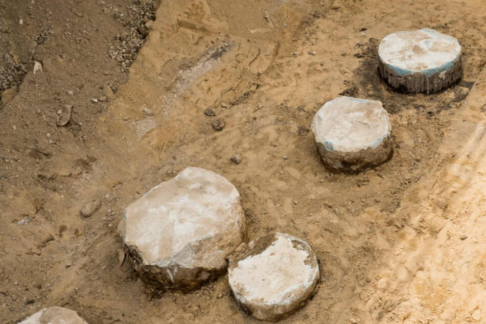 Die Betonsäulen können derzeit nicht ihre vorgesehene Tiefe erreichen.