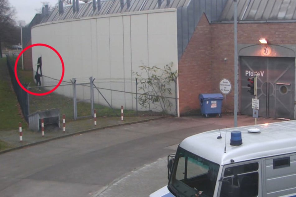 Auf den Aufnahmen der Überwachungskamera ist die Flucht der Häftlinge in der JVA Plötzensee zu sehen.