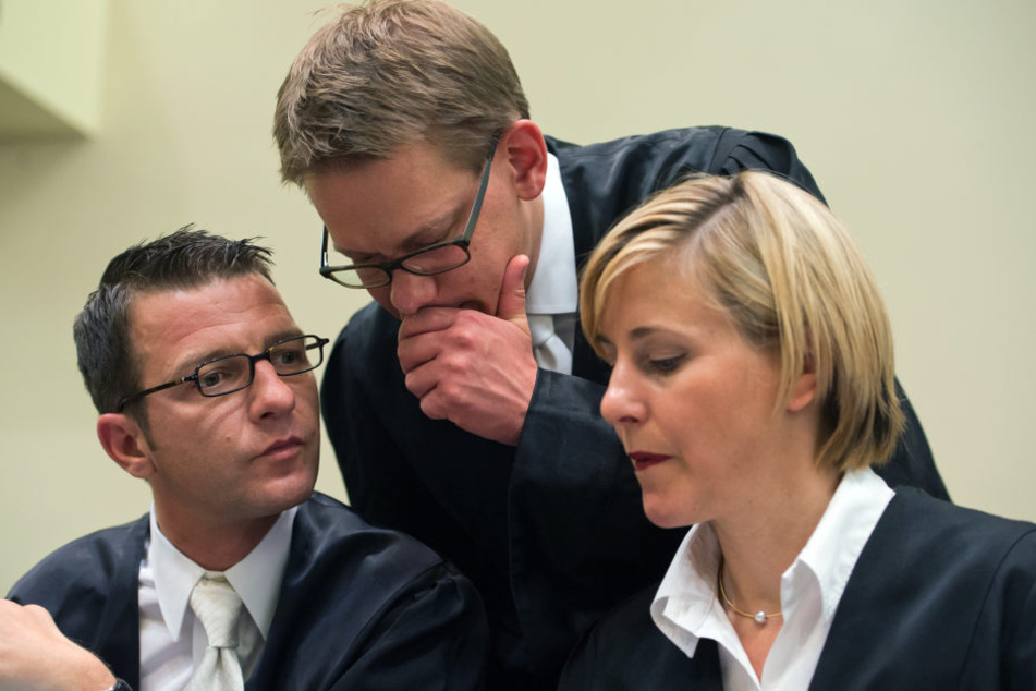 Die Anwälte der Angeklagten Beate Zschäpe, Wolfgang Stahl (l-r), Wolfgang Heer (M) und Anja Sturm.