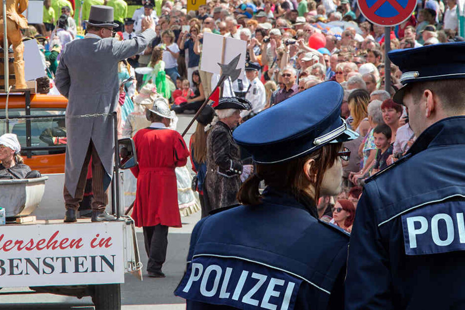 Polizei und Sicherheitskräfte wollen einen friedlichen Ablauf des Thüringentages sicherstellen.