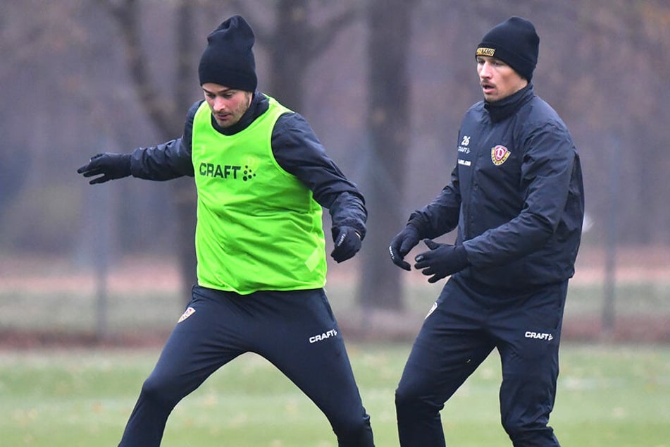 Lucas Röser (l.), hier im Training vor Sören Gonther am Ball, ist der erste Kandidat als Ersatz für Moussa Koné.