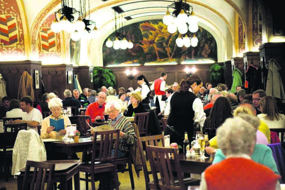 Zum Abendessen müssen die Gäste früher kommen. Ein Vier-Gänge-Menü nach 19
Uhr verhindert das verschärfte Arbeitsschutzgesetz.