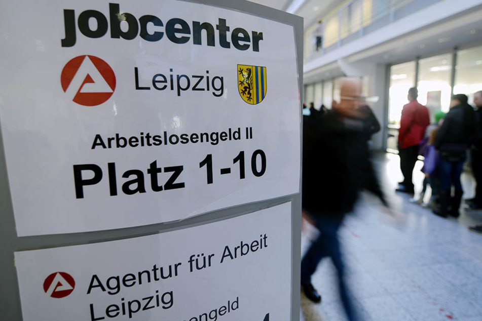 Das Jobcenter in der Georg-Schumann-Straße. Zehn Wochen nach dem Brandanschlag können 20 Büros noch immer nicht genutzt werden.
