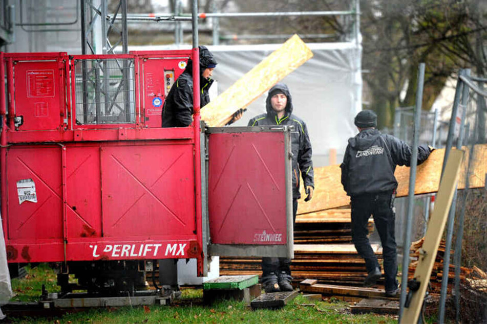 Schuld waren herunterfallende Holzteile, die Mitarbeiter hätten treffen können.