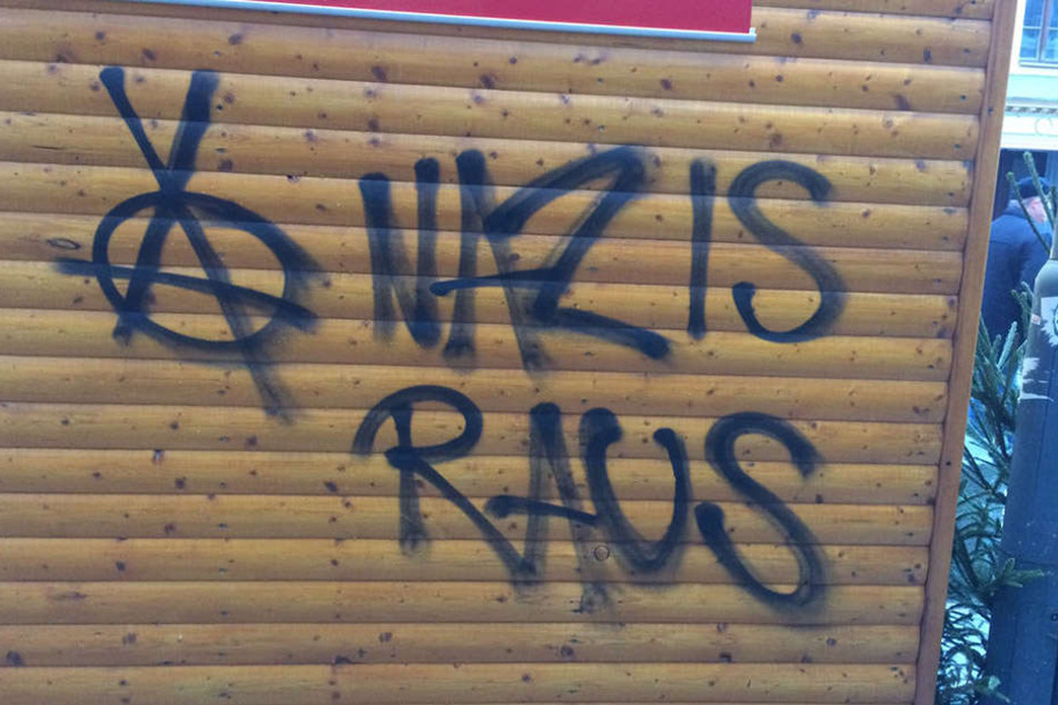Mehrere Buden auf dem Bautzner Weihnachtsmarkt wurden beschmiert.