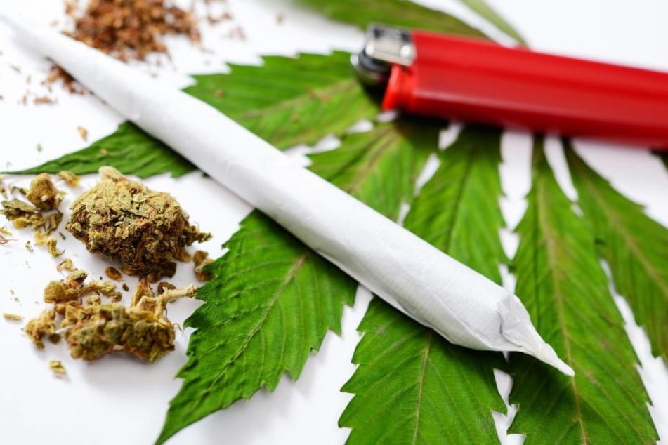 Ein Streit um Cannabis endete erst vorm und später im Polizeirevier.