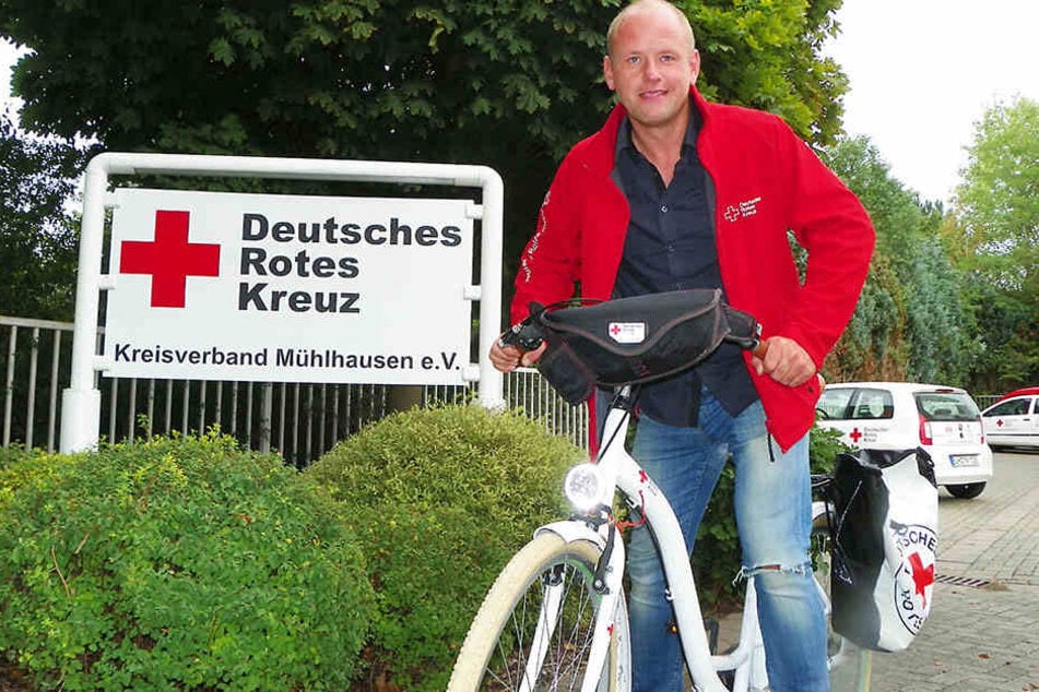 Michael Thüringer setzt auf sein weißes Damenrad.