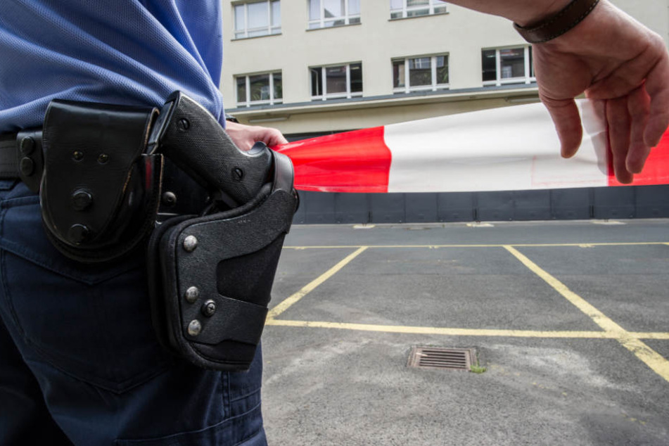 Die Polizei nahm den Angreifer fest und ermitteln nun gegen ihn. (Symbolbild)
