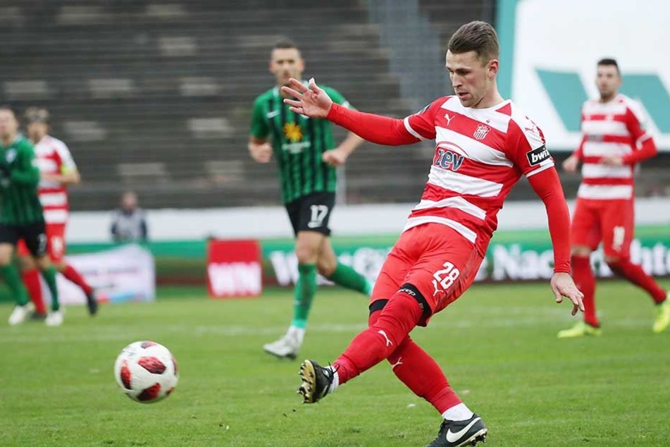 Nils Miatke im Spiel bei Preußen Münster am Ball. Der Zwickauer gab nach acht Wochen Verletzungspause sein Comeback.