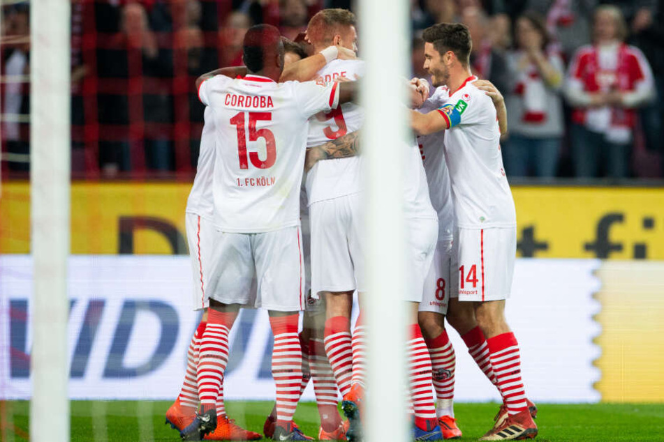 Die Kölner Jubeltraube nach dem 1:0 durch Dominick Drexler (26.).