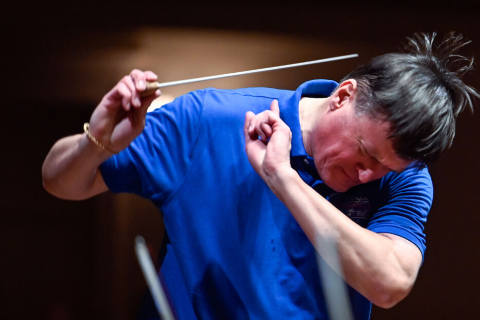 Der Dirigent in seinem Element: Christian Thielemann (60) während der Proben zum 5. Symphoniekonzert mit den ersten drei Beethoven-Symphonien im Dezember. Musik erfordert vollen Körpereinsatz.