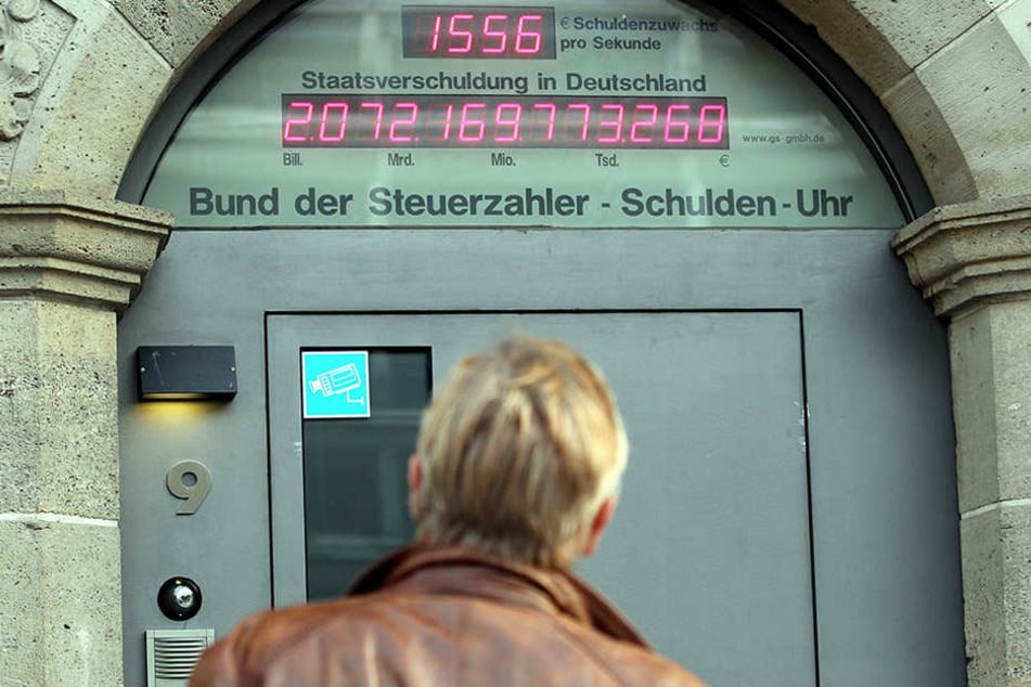 2011 stand die Schuldender noch bei 2072,16 Milliarden Euro. Seit dem sinkt die Zahl leicht.