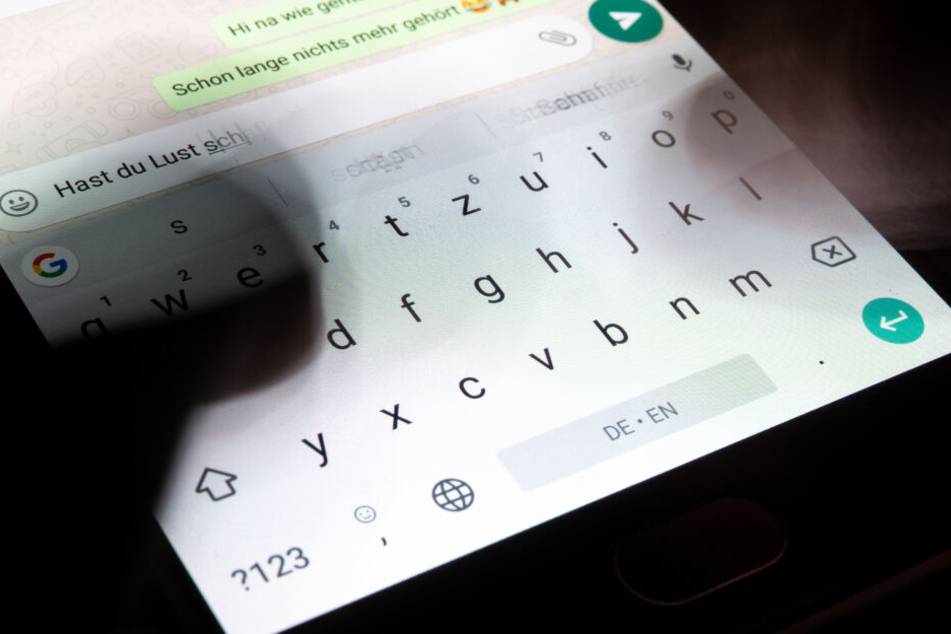 Millionen Menschen nutzen WhatsApp und wissen eigentlich, dass man dafür nichts zahlen muss.