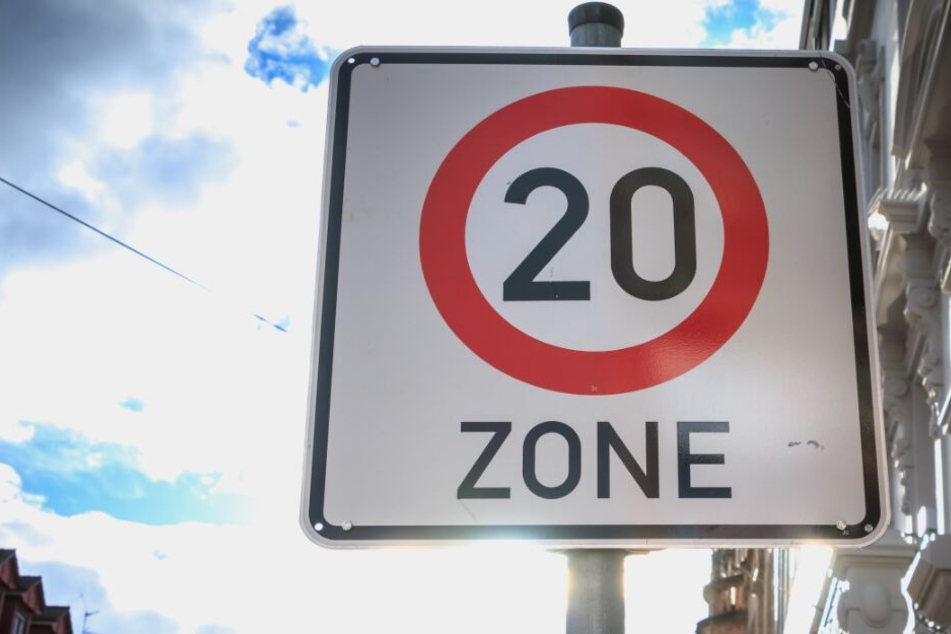 Das Schild mit dem Tempolimit 20 wurde ausgetauscht. (Symbolbild)