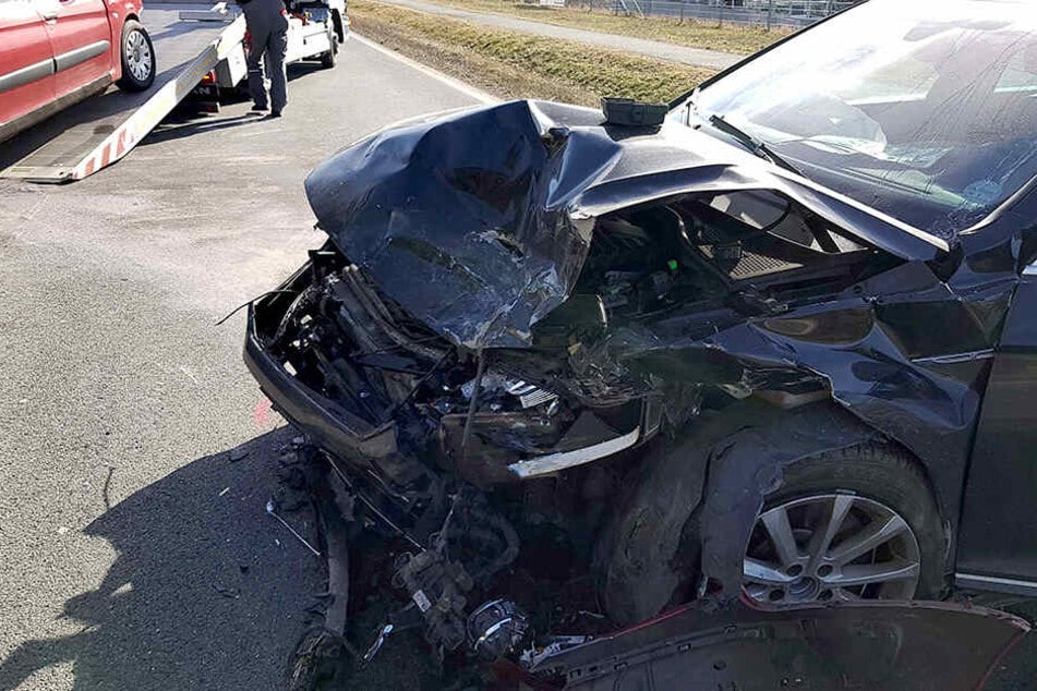 Bei dem Crash wurden drei Personen verletzt.