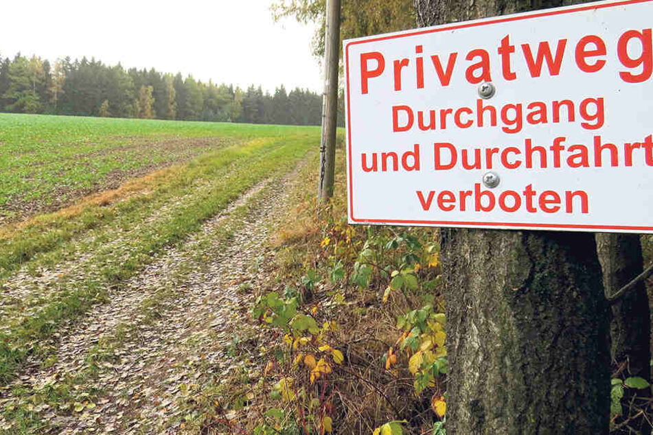 Dieses Verbotsschild unterbricht den 7000 Kilometer langen Wanderweg. Der Grundstückseigentümer ist in diesem Fall im Recht.