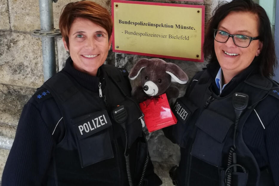 Die Bundespolizei setzte das Tier in Absprache in einen neuen Zug in Richtung Köln.