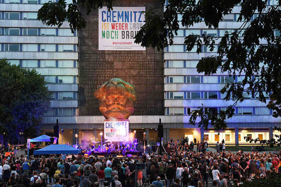 Jetzt gibt's Streit um #wirsindmehr: Beim gleichnamigen Konzert in Chemnitz spielte auch die Band Dirk Zöllner.