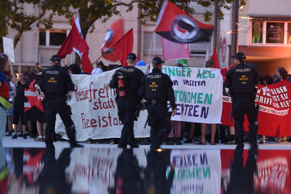 August 2017: Die linke Szene demonstriert in Freiburg gegen das Verbot der Plattform "linksunten.indymedia".