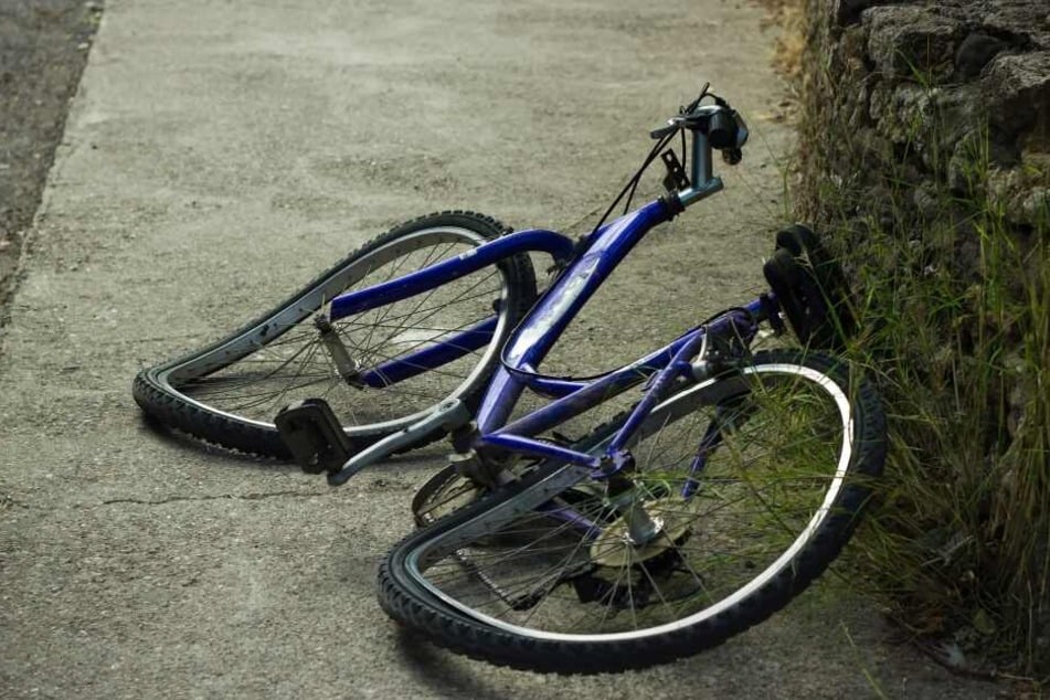 Ein Radfahrer hat in Berlin einen Fußgänger erwischt (Symbolbild).