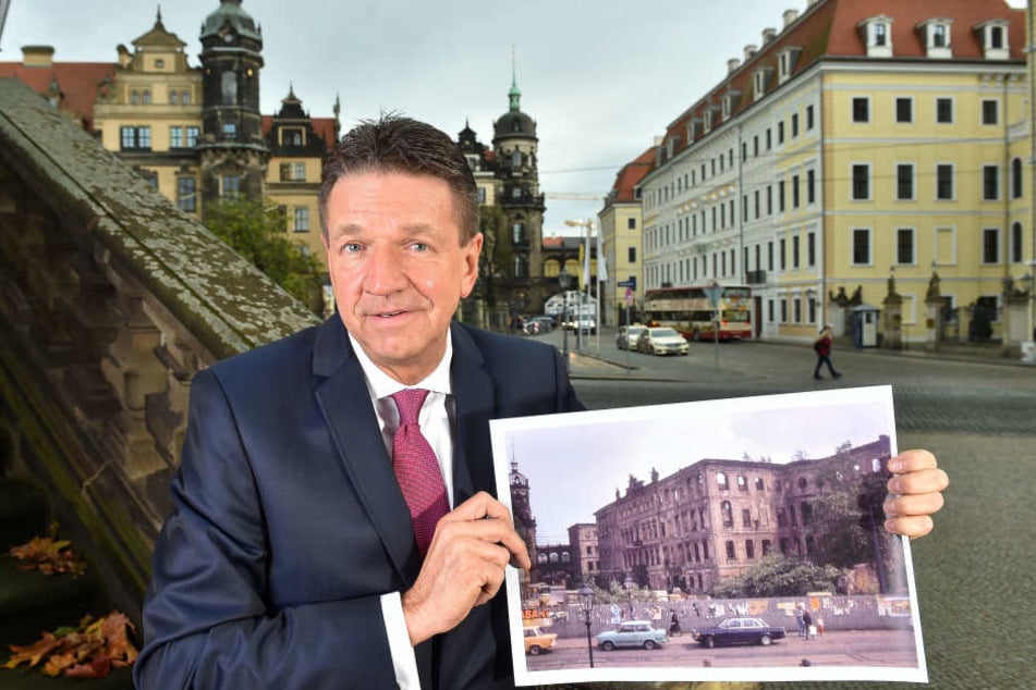 Kaum wiederzuerkennen: "Taschenberg"-Chef Marten Schwass (57) vor "seinem" Grandhotel - und mit einem Bild der Ruine, wie sie bis 1992 ausgesehen hat.