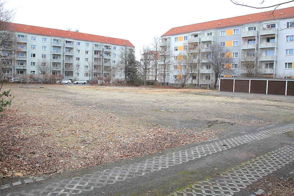 Auf diesem ehemaligen Garagenhof werden die WiD-Wohnungen gebaut.