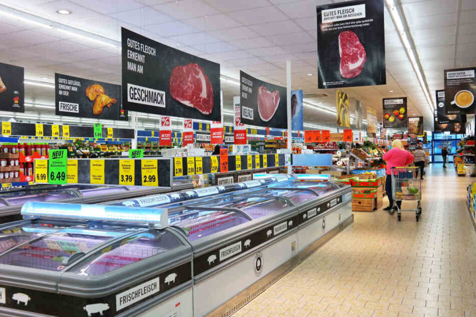Ungestört einstecken? Damit ist es jetzt endgültig vorbei. Lidl baut überall Kameras ein.