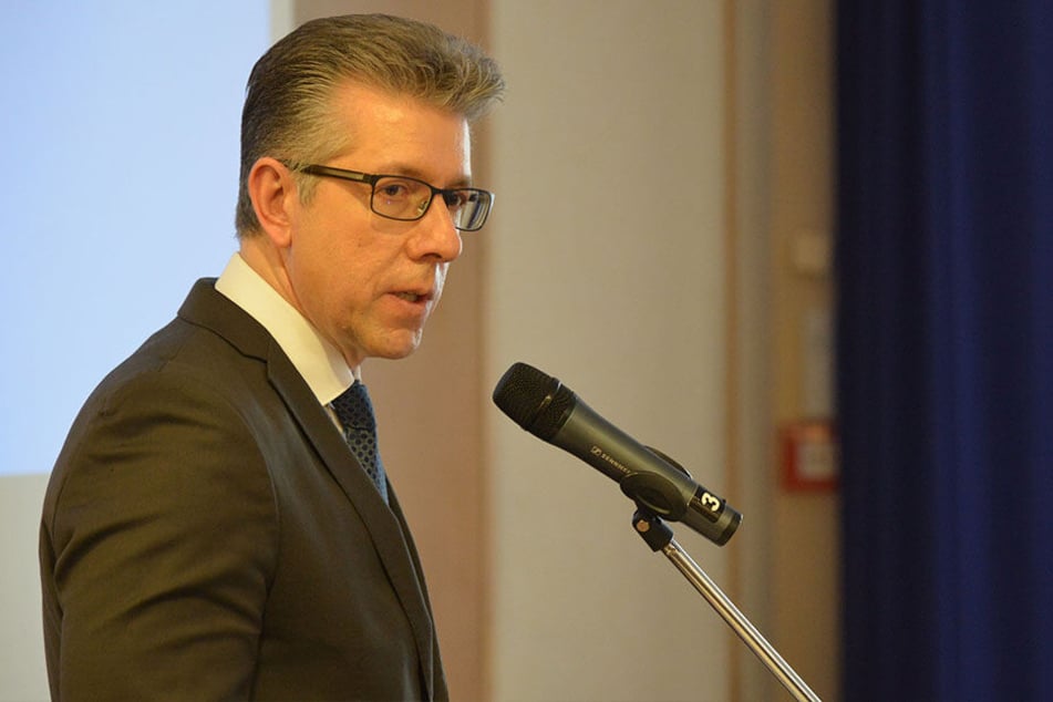 Sozialbürgermeister Ralph Burghart (48) sprach am gestrigen Montag im Chemnitzer Dorint Hotel beim Fachtag zum Thema Prostituition.