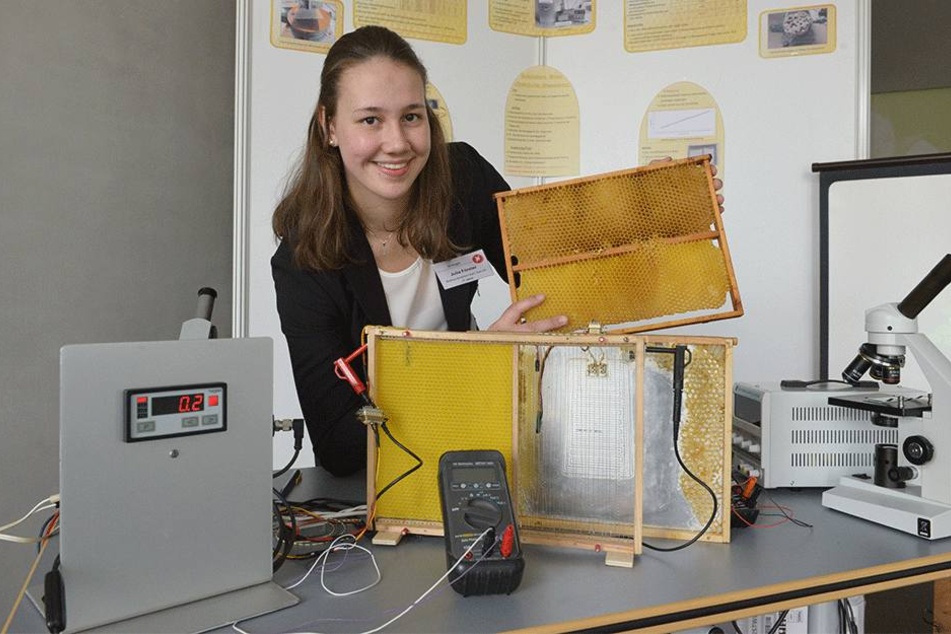 Julia Förster (17) aus Zwönitz beschäftigte sich mit kranken Bienen und ihrer Heilung.