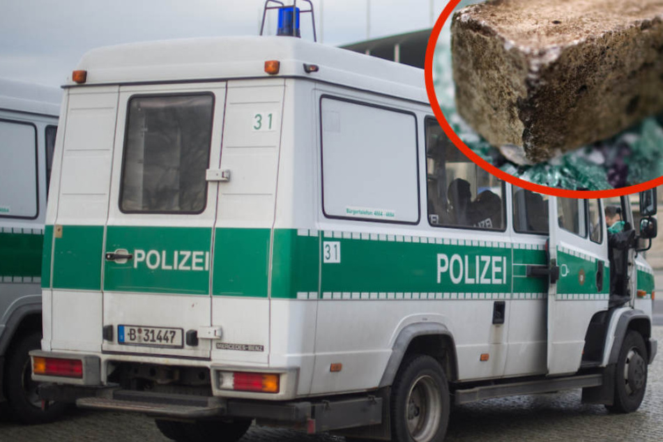 Ein Mannschaftswagen der Berliner Polizei wurde duch Steine beschädigt. (Symbolbild)