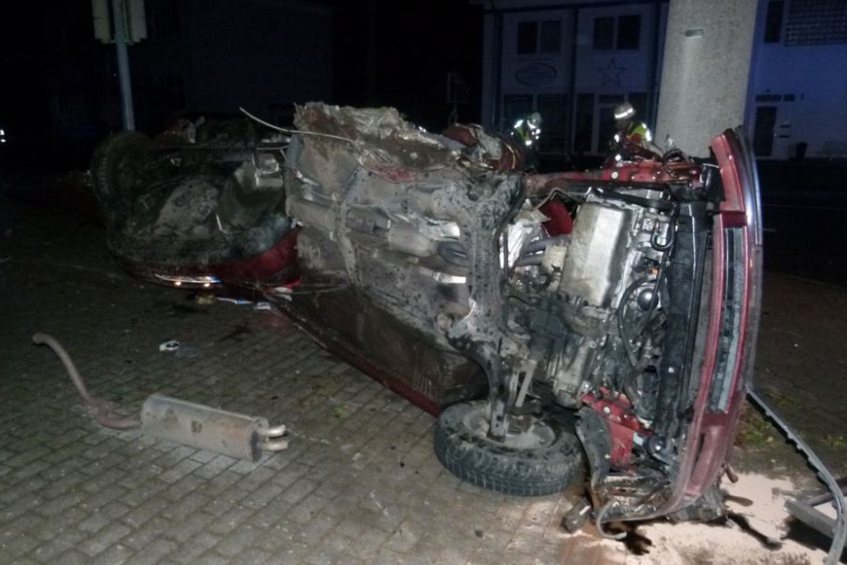 Der Wagen wurde stark beschädigt.